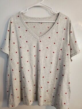 Old Navy Heather Gray V-Neck Tee with Red Heart Print